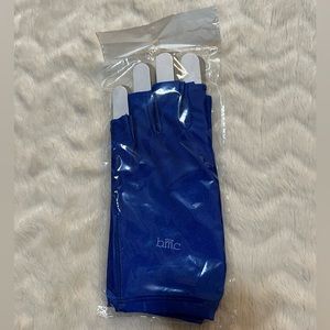 Manicure Protective Gloves, NWT, one size.